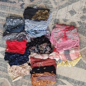 19 piece Lucky Brand Top Lot